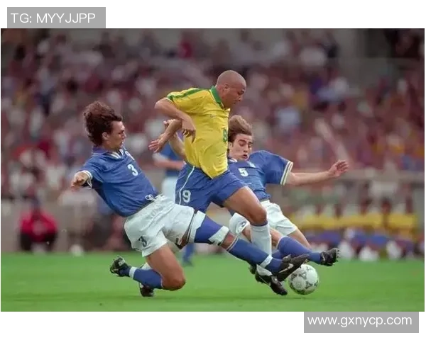 10月生日的足球巨星盘点:那些在秋季诞生的传奇球员与他们的辉煌成就 10月生日的足球巨星盘点:那些在秋季诞生的传奇球员与他们的辉煌成就