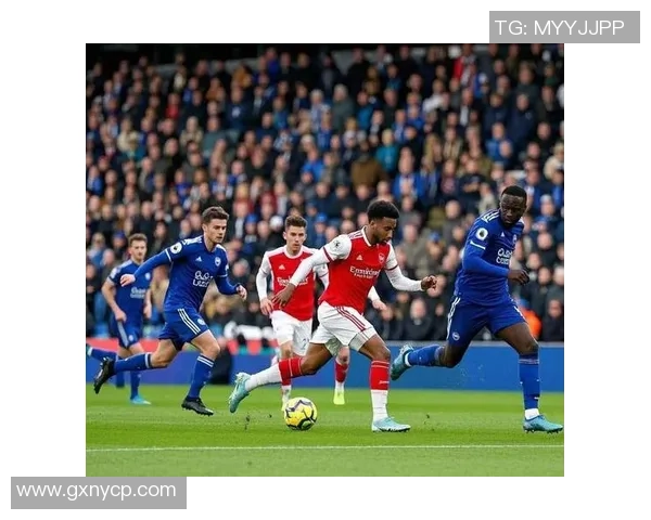 《聚焦13位足球明星的传奇轨迹与精彩瞬间》