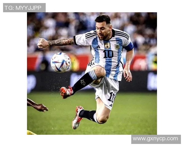 历史足球传奇:从贝利到梅西世界级球星的光辉足迹与时代变迁 历史足球传奇:从贝利到梅西世界级球星的光辉足迹与时代变迁