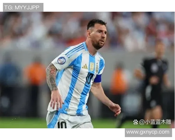 我是足球场上的明星球员 我的精彩表现让世界为之瞩目