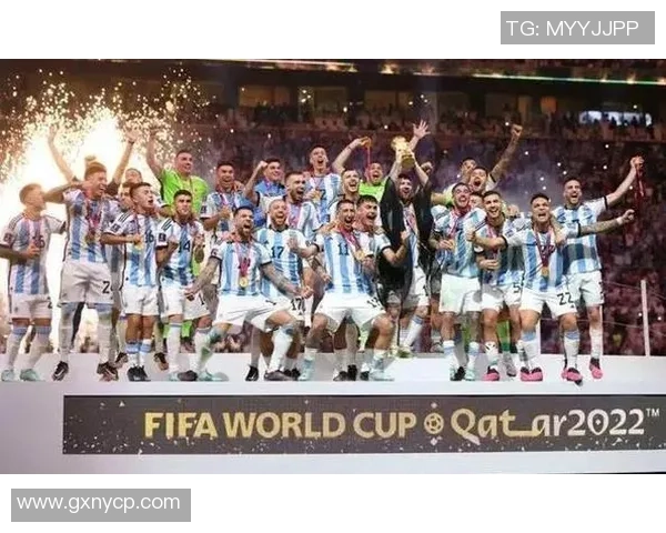 足球历史长河中那些载入史册的传奇球星与他们的辉煌瞬间 足球历史长河中那些载入史册的传奇球星与他们的辉煌瞬间